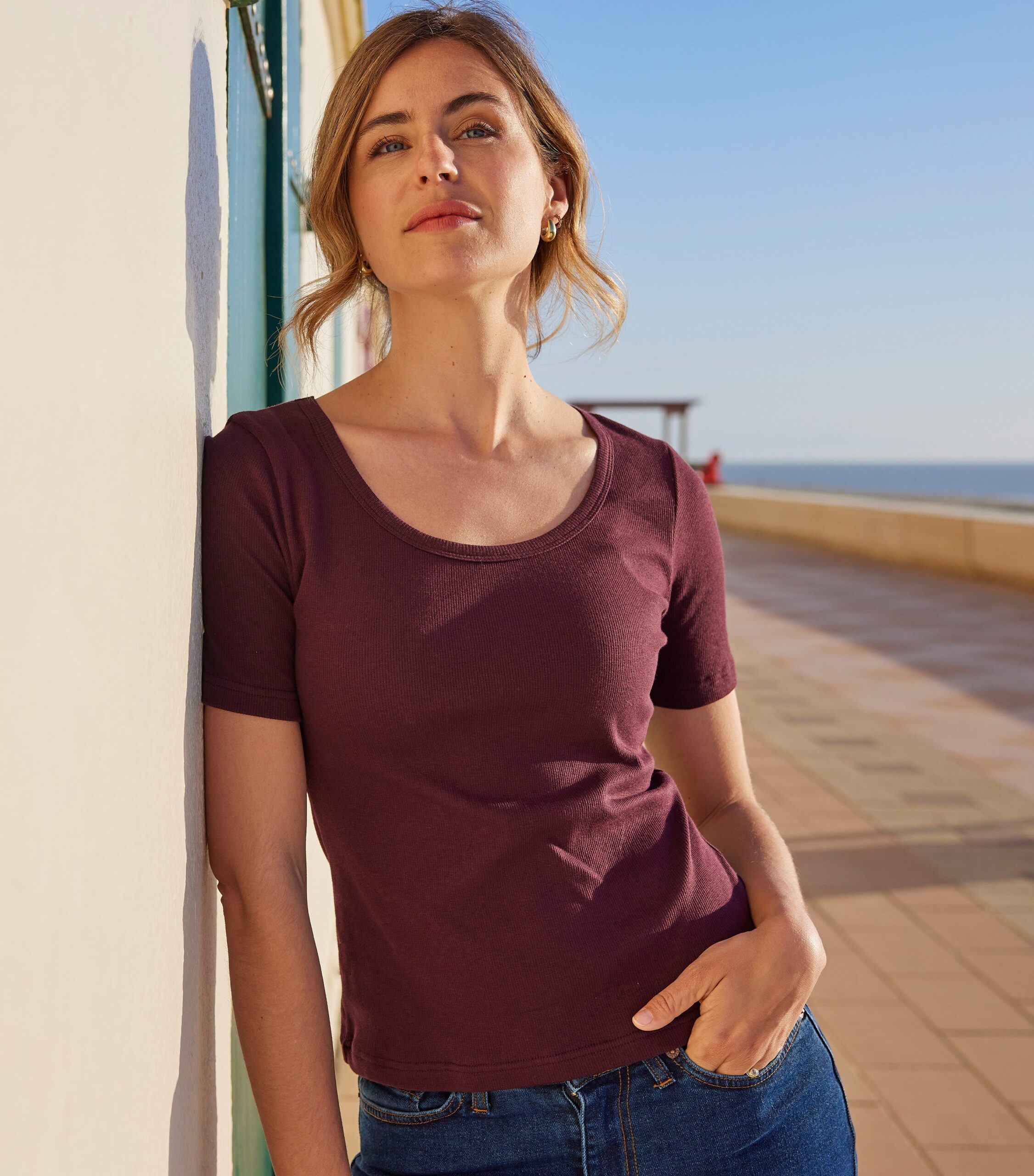 Colote – Women's Ribbed Bordeaux T-Shirt