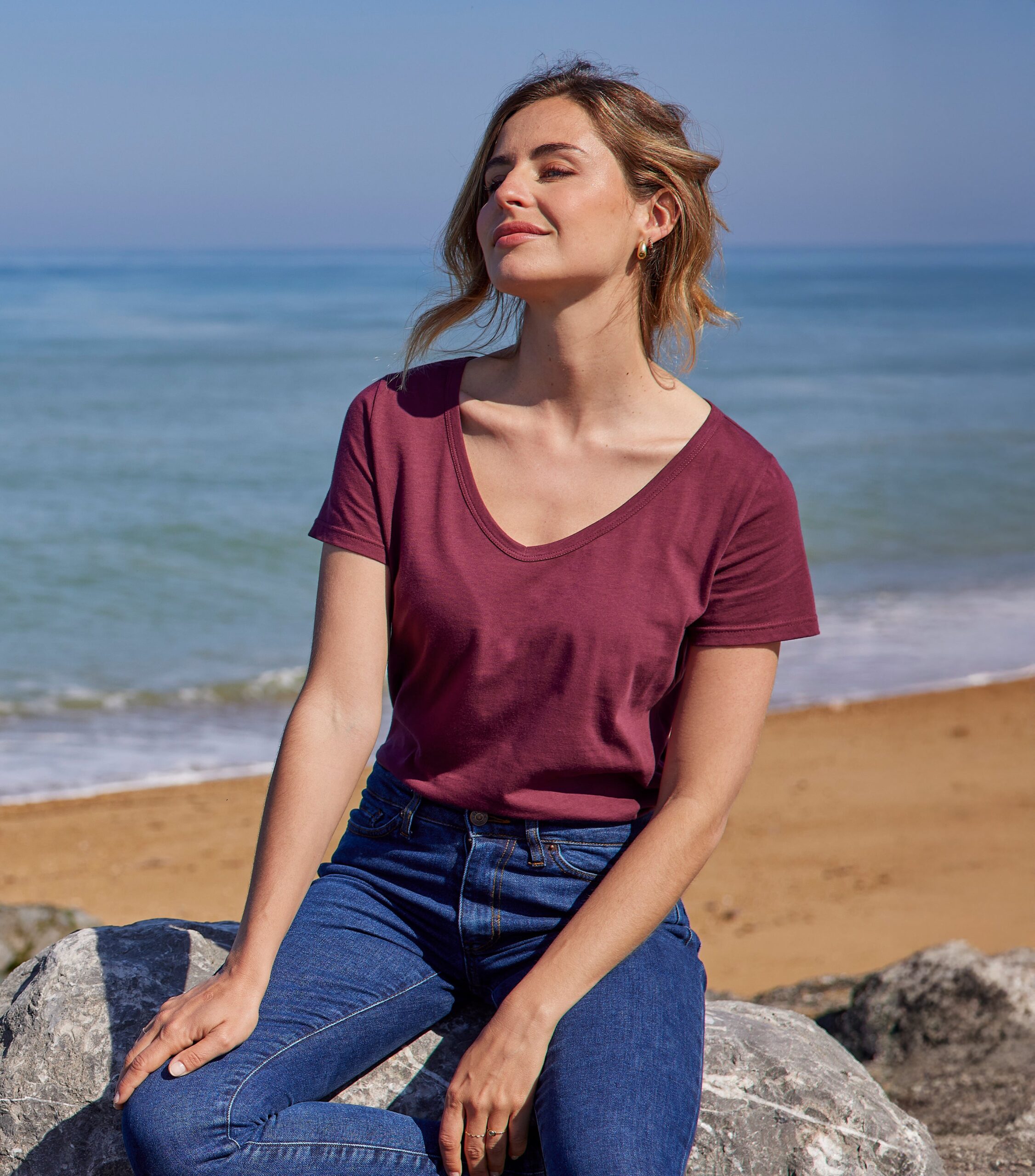 Colote – Women's Bordeaux V-Neck T-Shirt